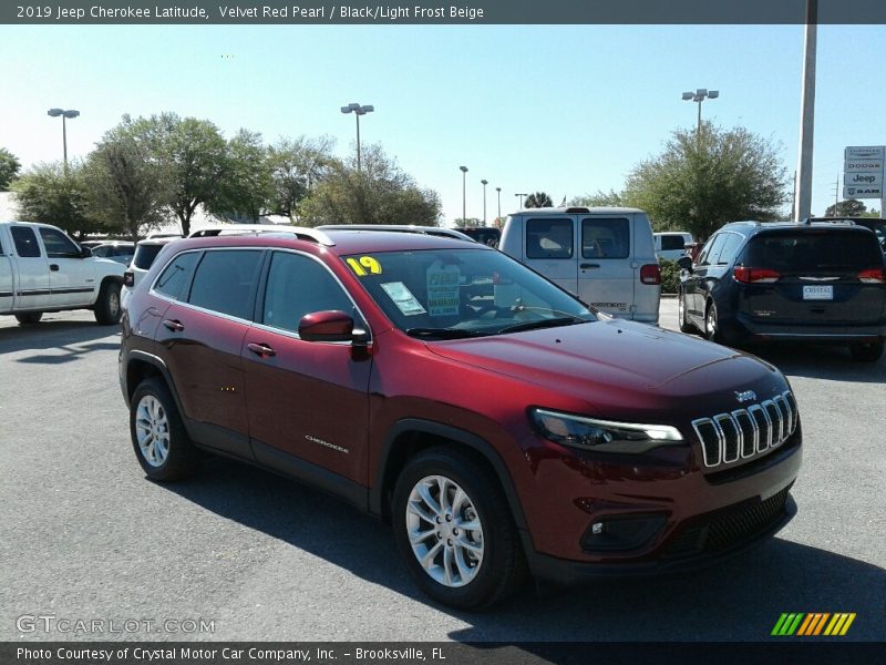 Velvet Red Pearl / Black/Light Frost Beige 2019 Jeep Cherokee Latitude