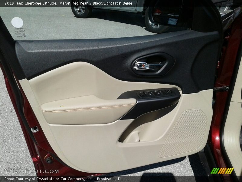 Velvet Red Pearl / Black/Light Frost Beige 2019 Jeep Cherokee Latitude