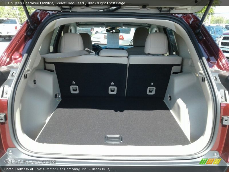 Velvet Red Pearl / Black/Light Frost Beige 2019 Jeep Cherokee Latitude