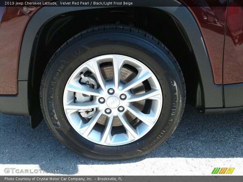Velvet Red Pearl / Black/Light Frost Beige 2019 Jeep Cherokee Latitude