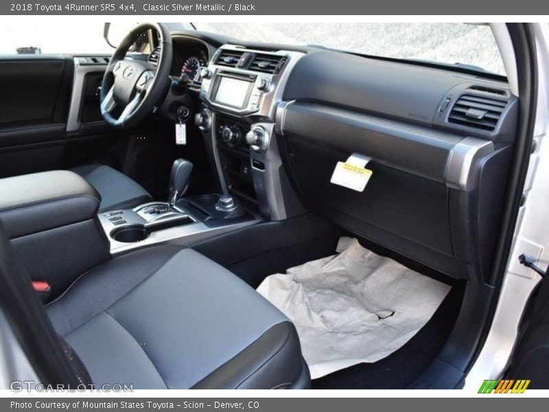 Classic Silver Metallic / Black 2018 Toyota 4Runner SR5 4x4