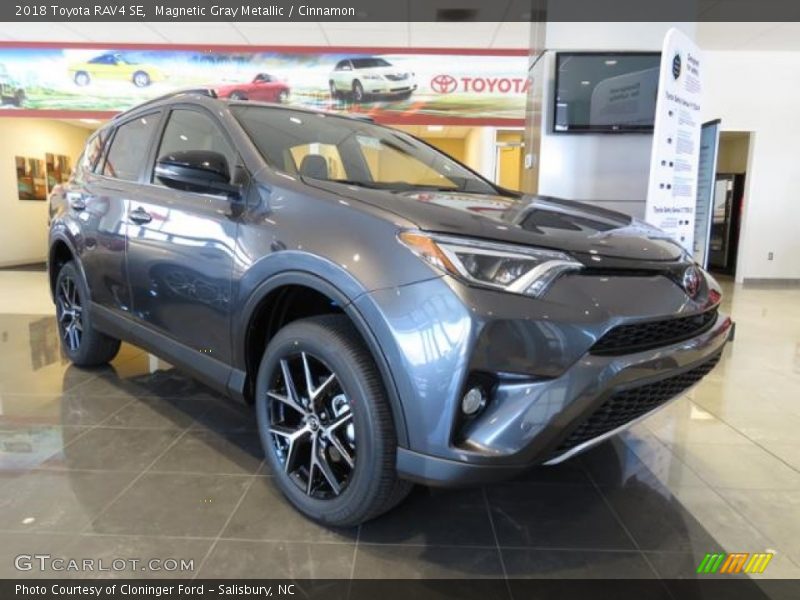 Magnetic Gray Metallic / Cinnamon 2018 Toyota RAV4 SE