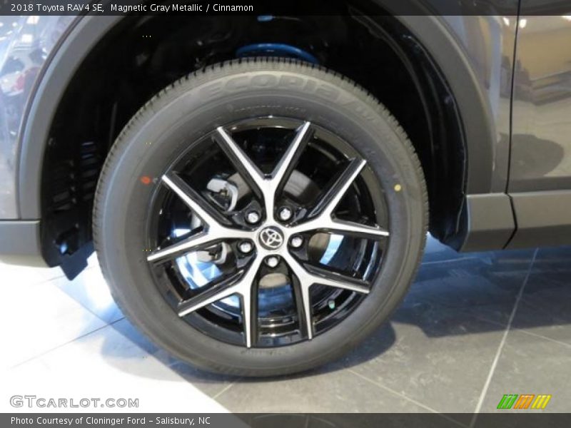 Magnetic Gray Metallic / Cinnamon 2018 Toyota RAV4 SE