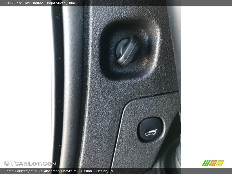 Ingot Silver / Black 2017 Ford Flex Limited