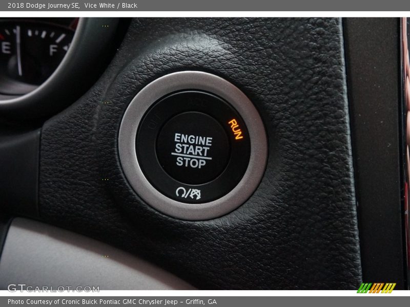 Vice White / Black 2018 Dodge Journey SE