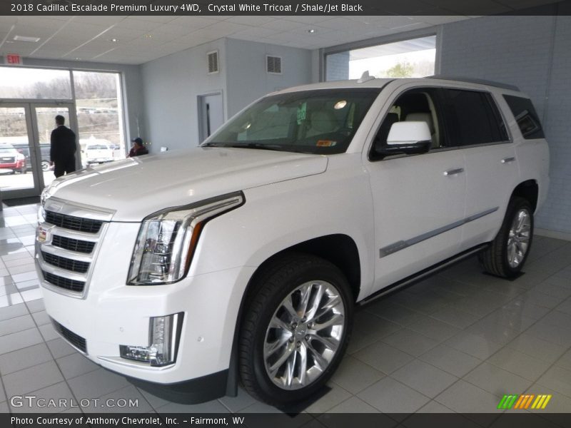 Front 3/4 View of 2018 Escalade Premium Luxury 4WD