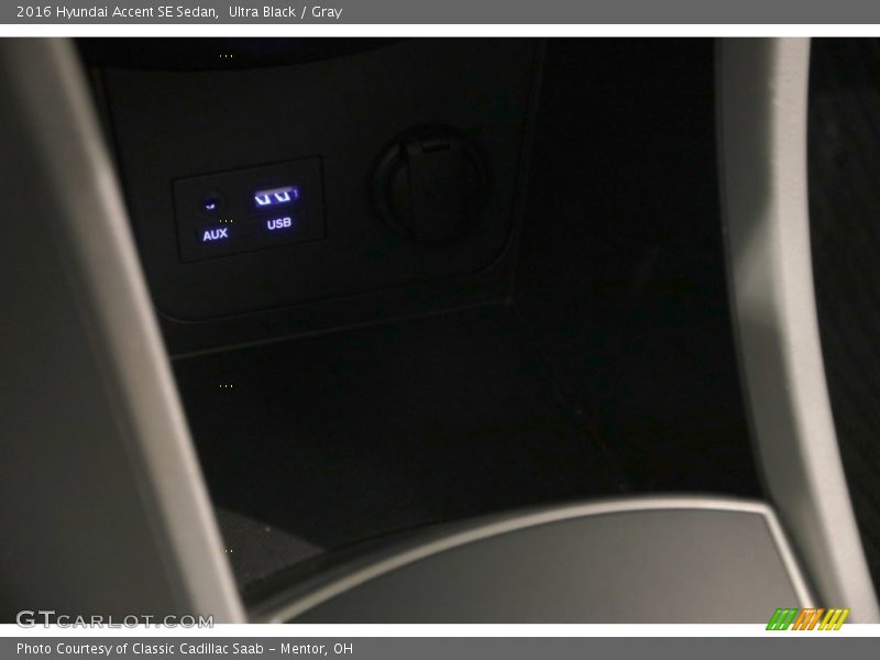 Ultra Black / Gray 2016 Hyundai Accent SE Sedan