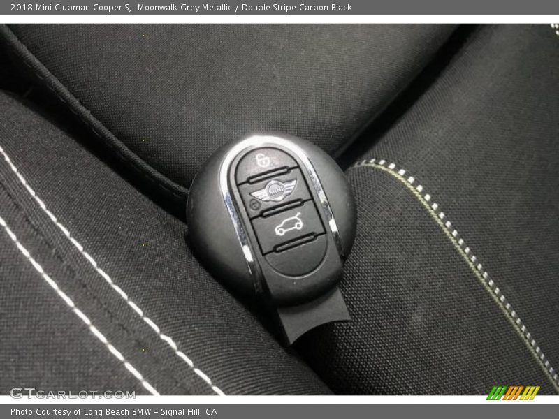 Moonwalk Grey Metallic / Double Stripe Carbon Black 2018 Mini Clubman Cooper S