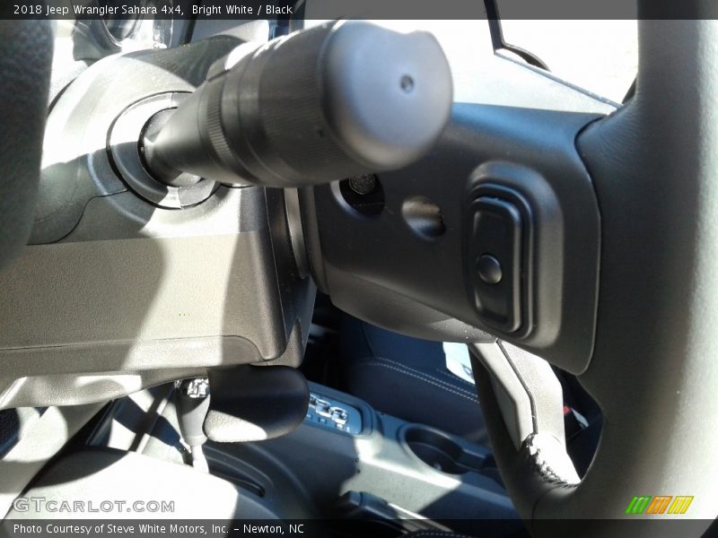 Bright White / Black 2018 Jeep Wrangler Sahara 4x4
