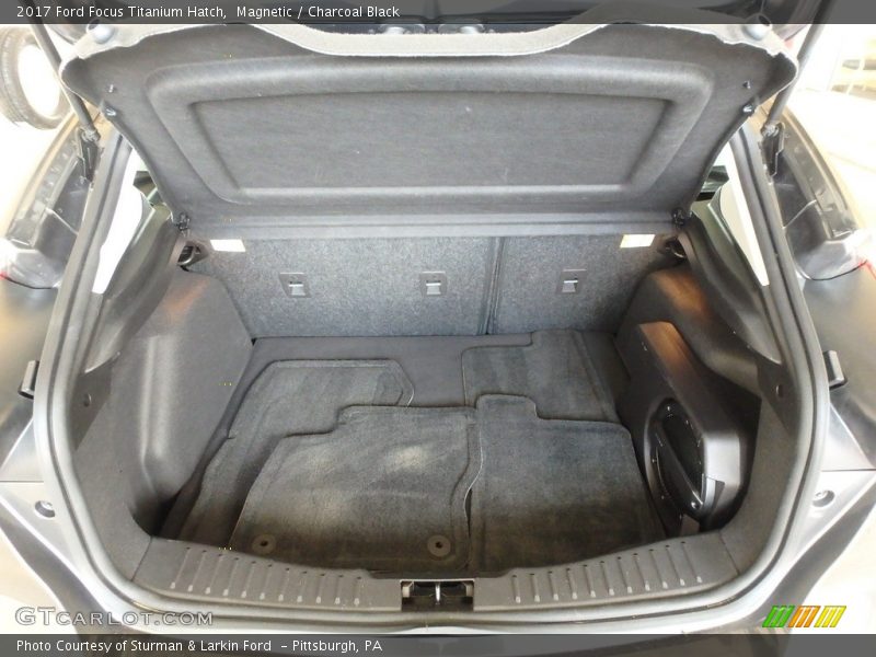 Magnetic / Charcoal Black 2017 Ford Focus Titanium Hatch
