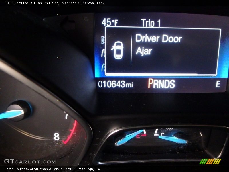 Magnetic / Charcoal Black 2017 Ford Focus Titanium Hatch