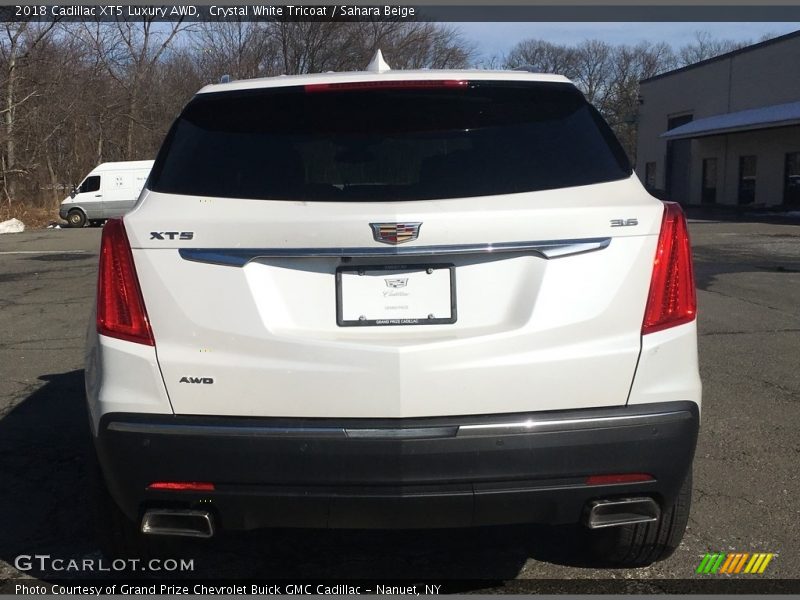 Crystal White Tricoat / Sahara Beige 2018 Cadillac XT5 Luxury AWD