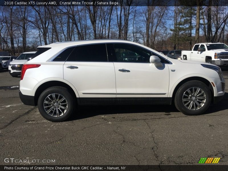 Crystal White Tricoat / Sahara Beige 2018 Cadillac XT5 Luxury AWD