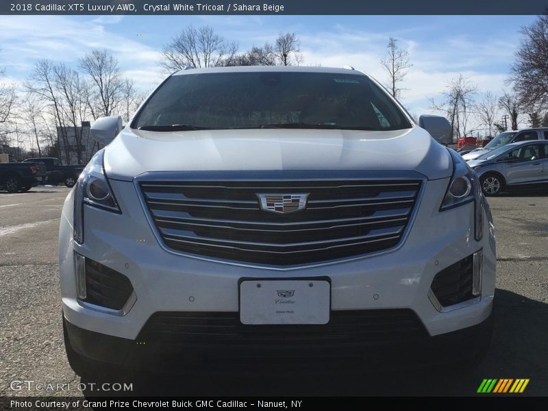 Crystal White Tricoat / Sahara Beige 2018 Cadillac XT5 Luxury AWD