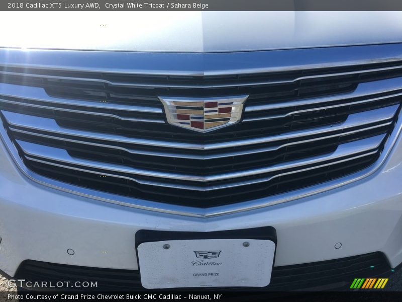 Crystal White Tricoat / Sahara Beige 2018 Cadillac XT5 Luxury AWD