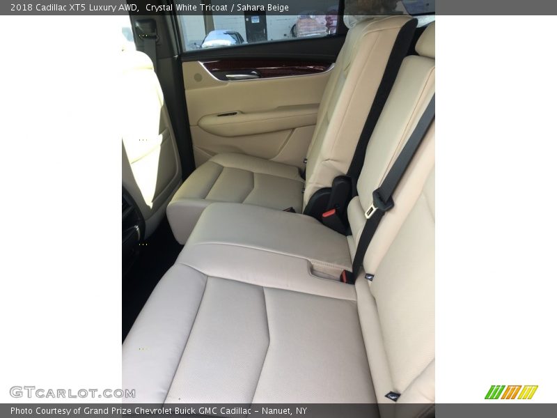 Crystal White Tricoat / Sahara Beige 2018 Cadillac XT5 Luxury AWD