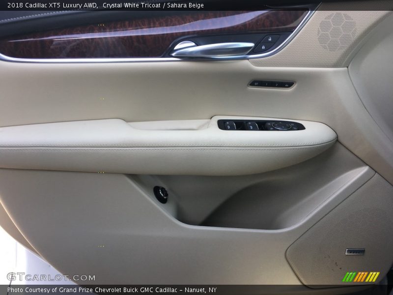Crystal White Tricoat / Sahara Beige 2018 Cadillac XT5 Luxury AWD