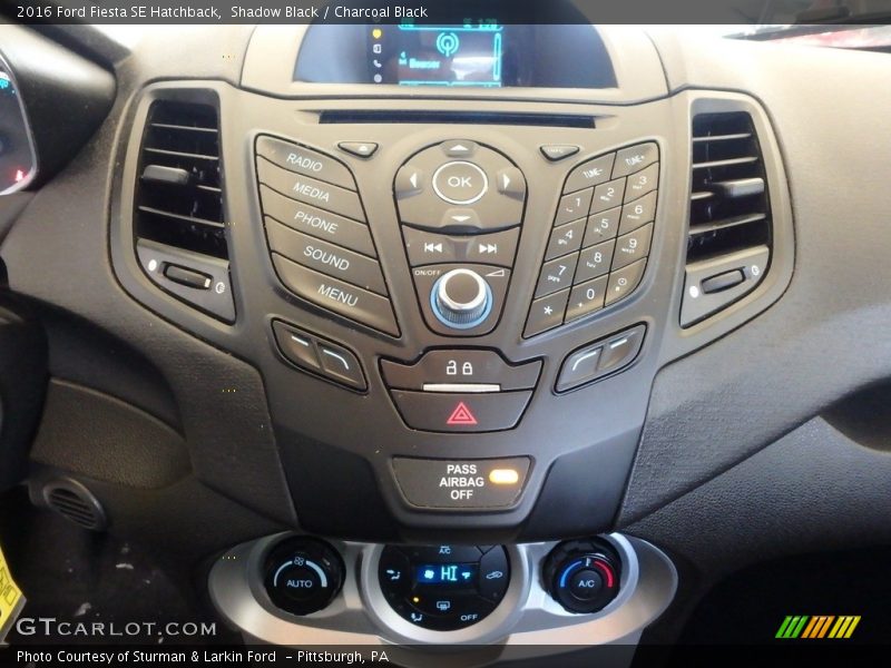 Shadow Black / Charcoal Black 2016 Ford Fiesta SE Hatchback