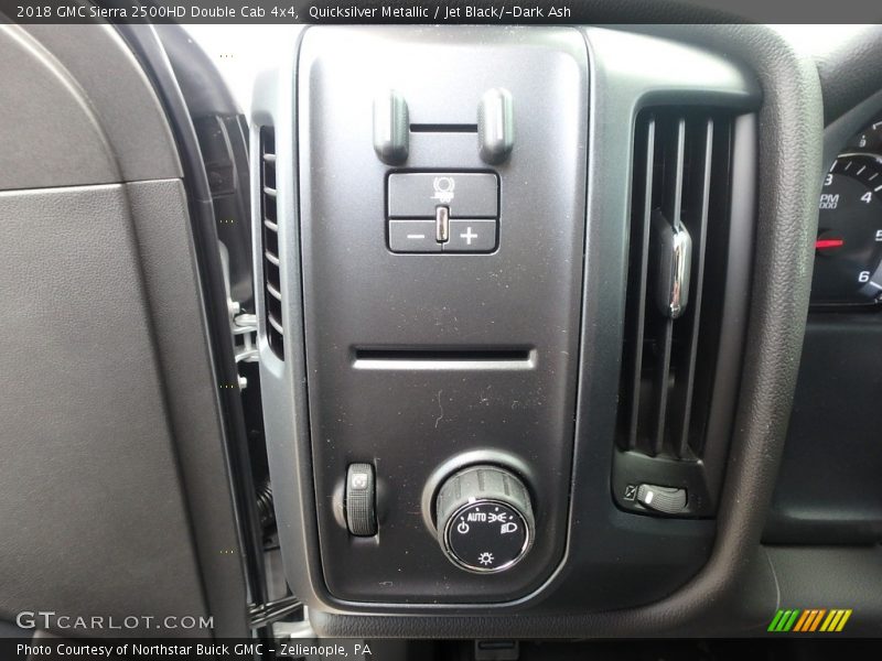 Quicksilver Metallic / Jet Black/­Dark Ash 2018 GMC Sierra 2500HD Double Cab 4x4