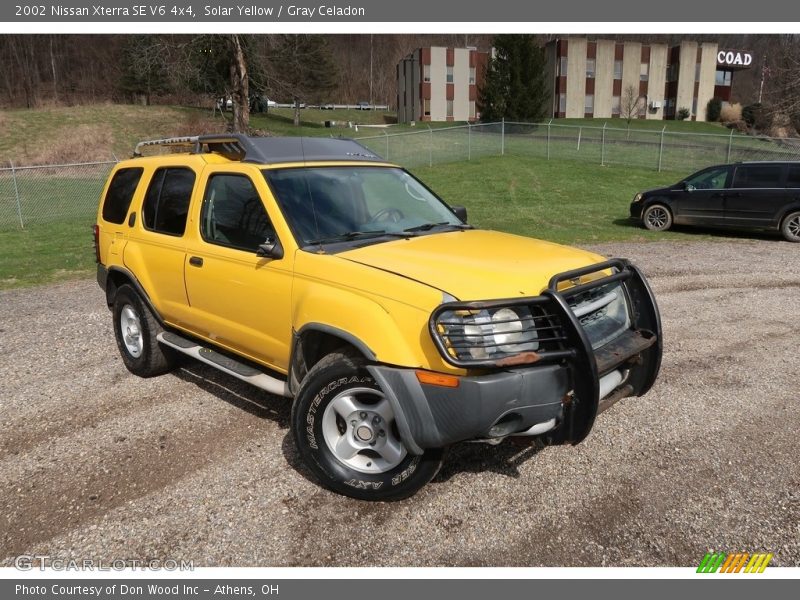 Solar Yellow / Gray Celadon 2002 Nissan Xterra SE V6 4x4