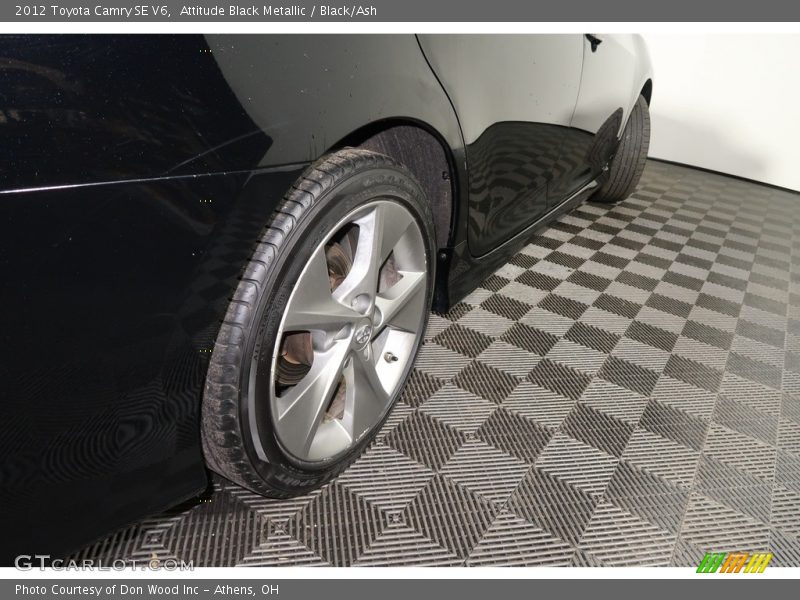Attitude Black Metallic / Black/Ash 2012 Toyota Camry SE V6