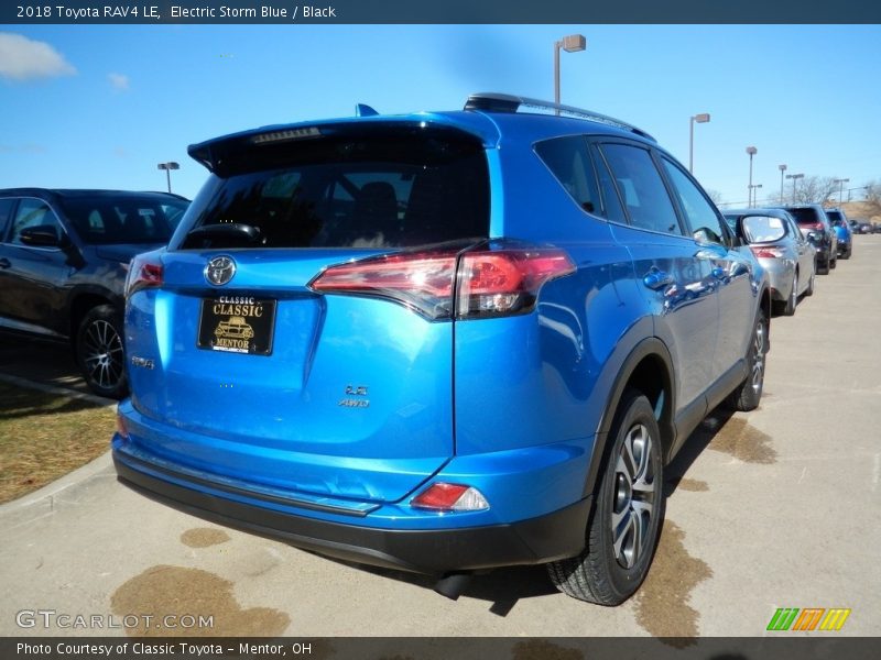 Electric Storm Blue / Black 2018 Toyota RAV4 LE