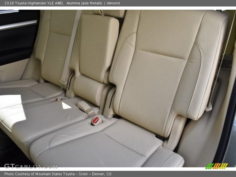 Alumina Jade Metallic / Almond 2018 Toyota Highlander XLE AWD