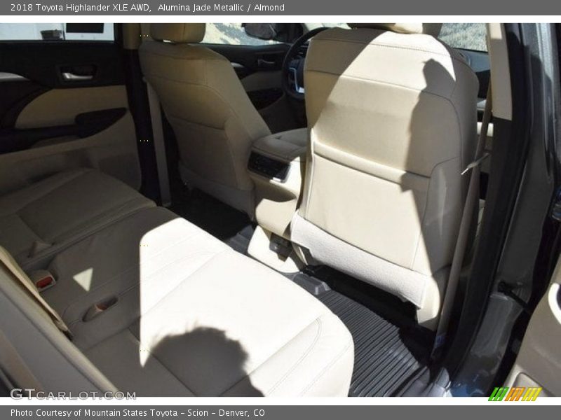 Alumina Jade Metallic / Almond 2018 Toyota Highlander XLE AWD