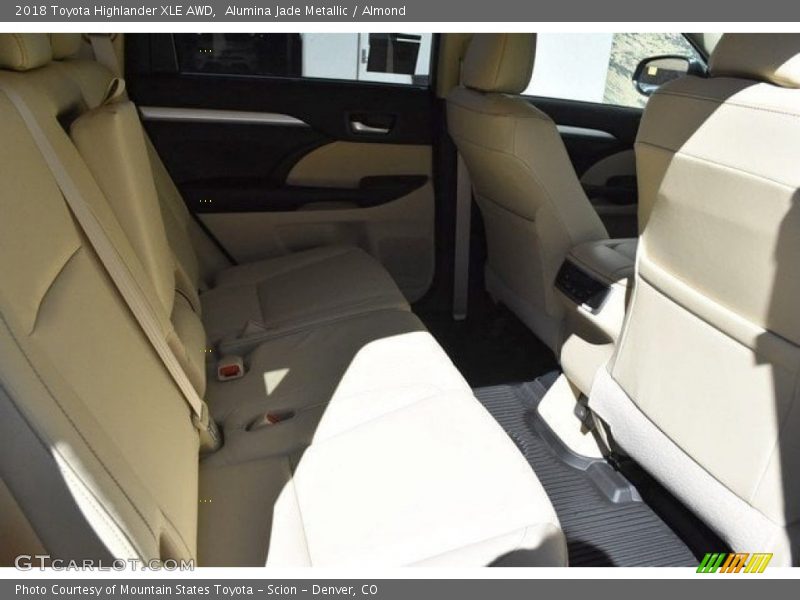 Alumina Jade Metallic / Almond 2018 Toyota Highlander XLE AWD