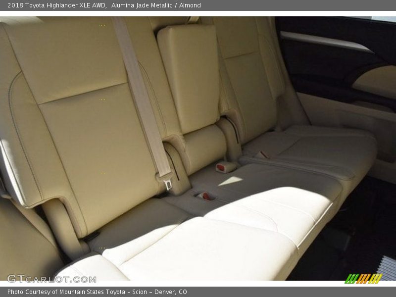 Alumina Jade Metallic / Almond 2018 Toyota Highlander XLE AWD