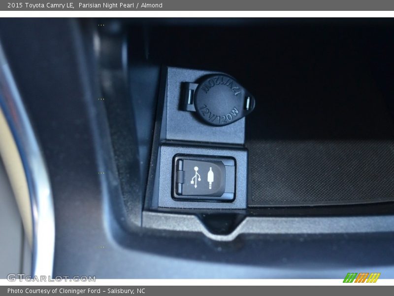 Parisian Night Pearl / Almond 2015 Toyota Camry LE