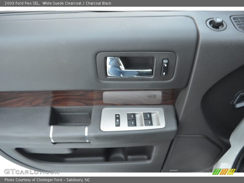 White Suede Clearcoat / Charcoal Black 2009 Ford Flex SEL
