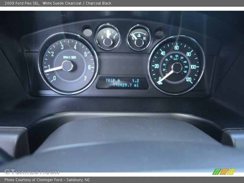 White Suede Clearcoat / Charcoal Black 2009 Ford Flex SEL