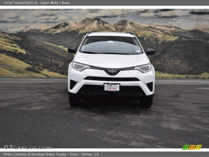 Super White / Black 2018 Toyota RAV4 LE