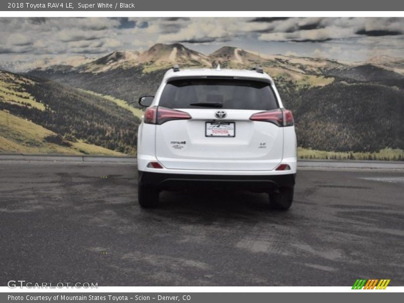 Super White / Black 2018 Toyota RAV4 LE