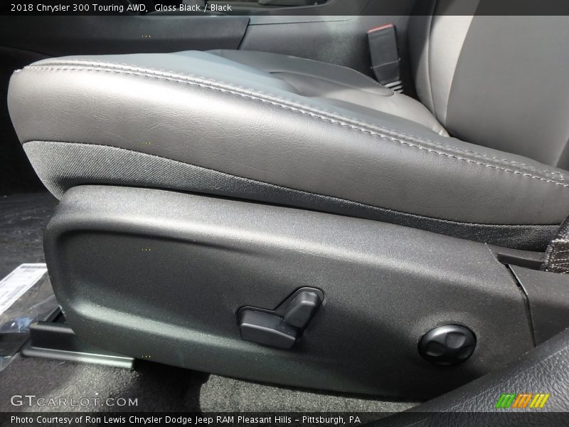 Gloss Black / Black 2018 Chrysler 300 Touring AWD