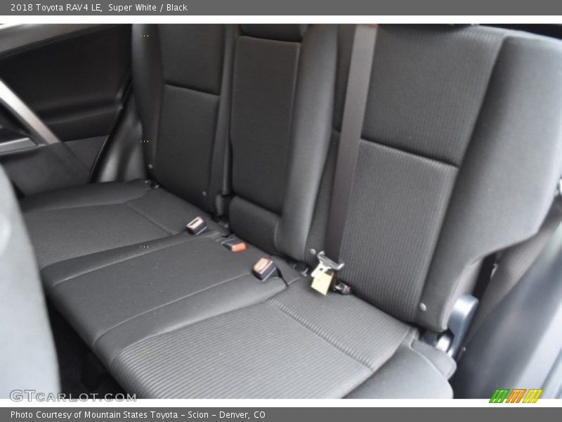 Super White / Black 2018 Toyota RAV4 LE