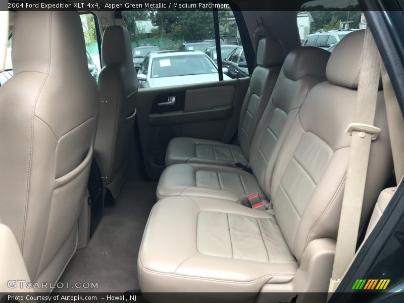 Aspen Green Metallic / Medium Parchment 2004 Ford Expedition XLT 4x4