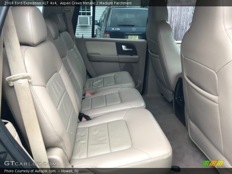 Aspen Green Metallic / Medium Parchment 2004 Ford Expedition XLT 4x4