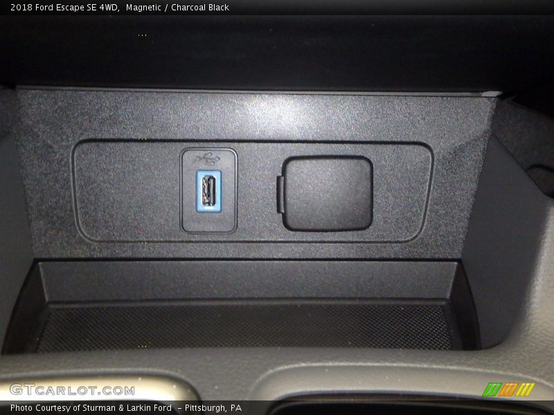 Magnetic / Charcoal Black 2018 Ford Escape SE 4WD