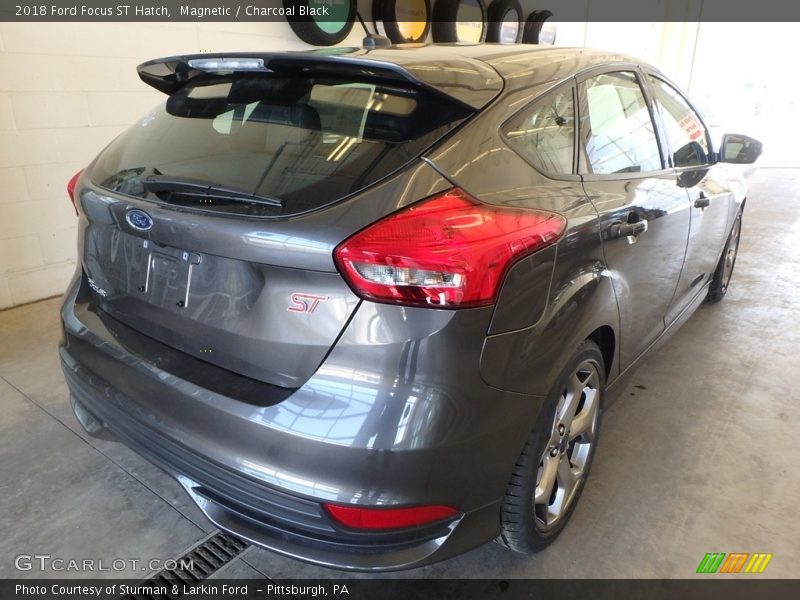 Magnetic / Charcoal Black 2018 Ford Focus ST Hatch
