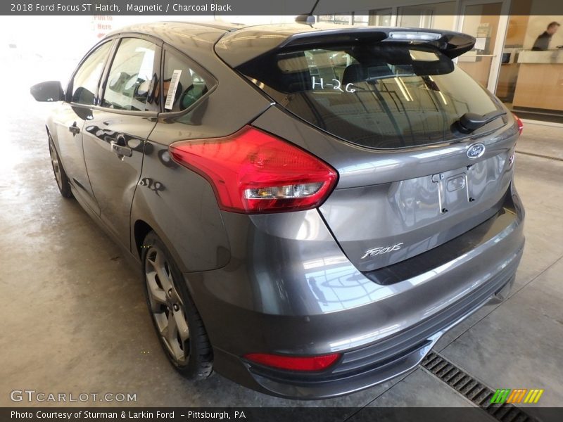 Magnetic / Charcoal Black 2018 Ford Focus ST Hatch