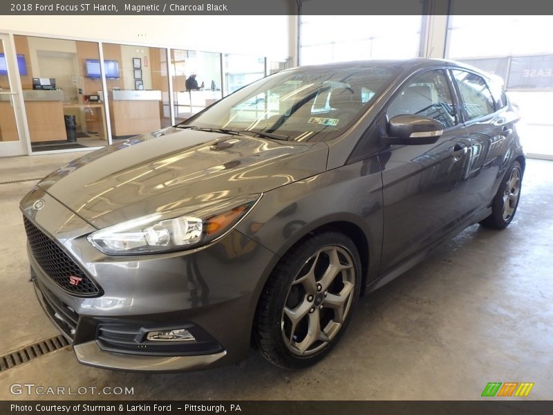 Magnetic / Charcoal Black 2018 Ford Focus ST Hatch