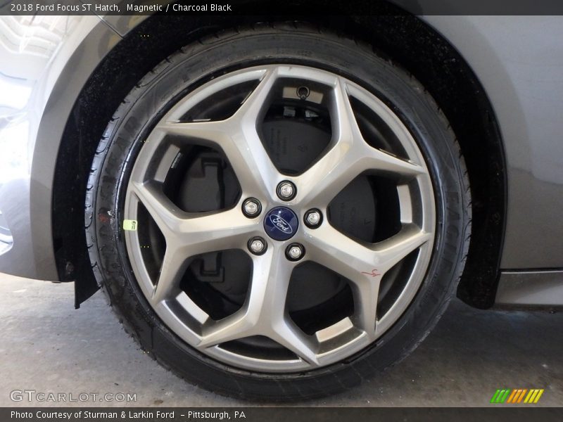 Magnetic / Charcoal Black 2018 Ford Focus ST Hatch