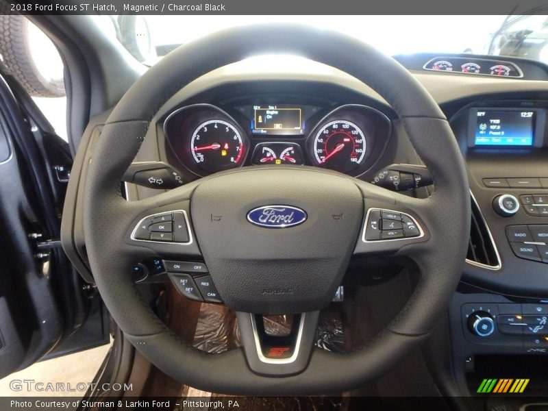 Magnetic / Charcoal Black 2018 Ford Focus ST Hatch