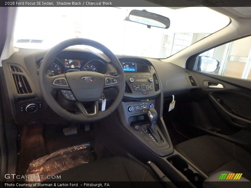 Shadow Black / Charcoal Black 2018 Ford Focus SE Sedan