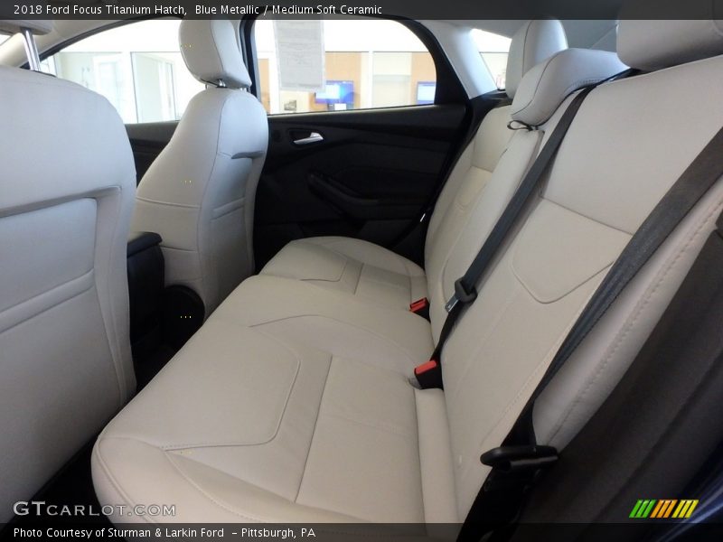 Blue Metallic / Medium Soft Ceramic 2018 Ford Focus Titanium Hatch