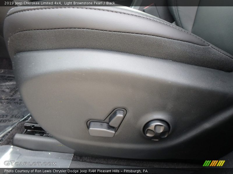 Light Brownstone Pearl / Black 2019 Jeep Cherokee Limited 4x4