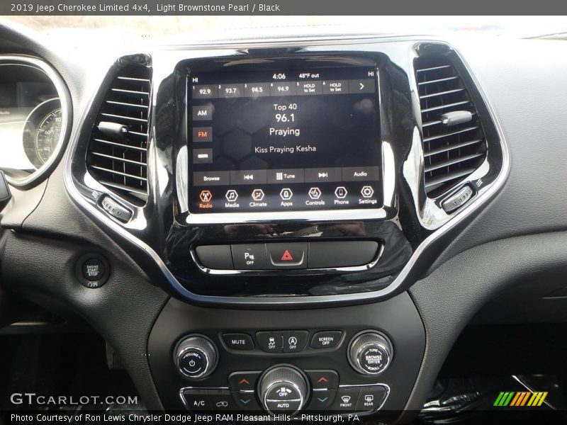Light Brownstone Pearl / Black 2019 Jeep Cherokee Limited 4x4