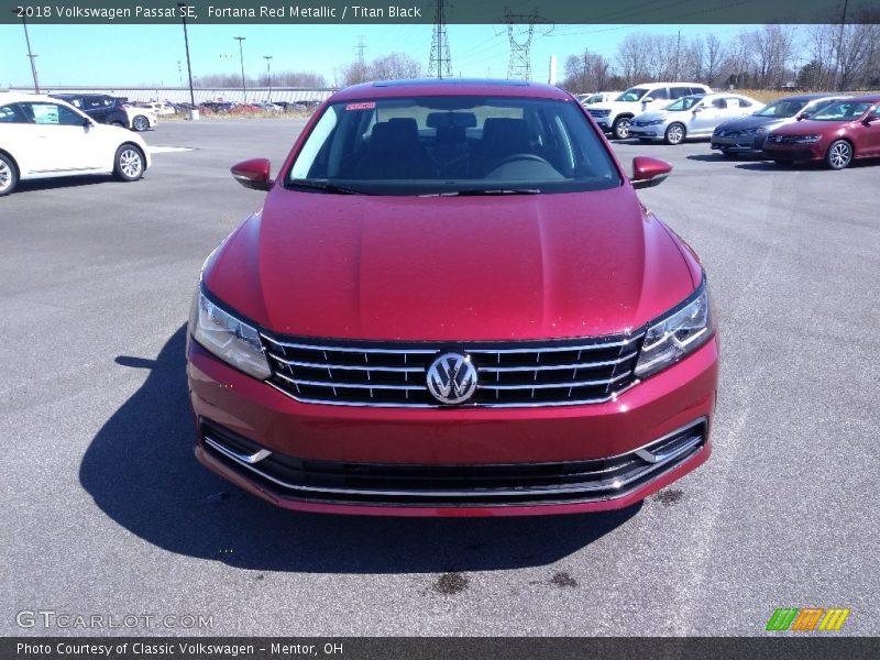 Fortana Red Metallic / Titan Black 2018 Volkswagen Passat SE